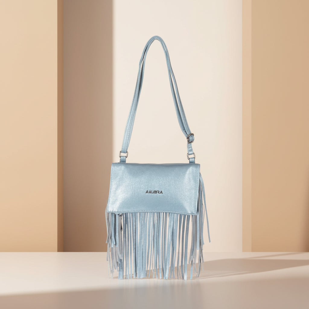 Cartera Bandolera Con Flecos Celeste Amayra - 67.c1219.2