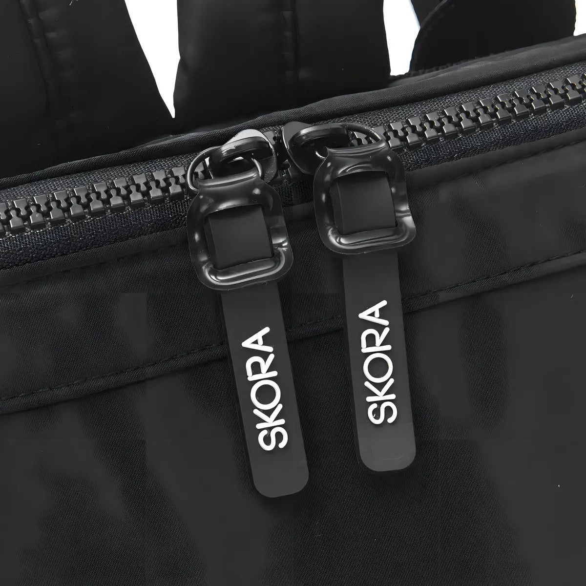 Mochila Skora Boca de Pez Eve Nylon Negra 40 x 25 x 18 cm
